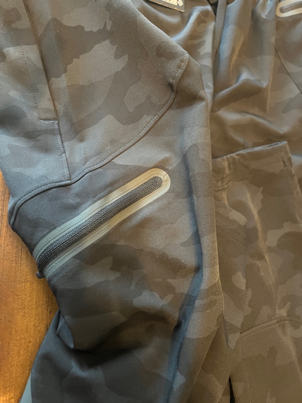 Under Armour Black Camo Unstoppable Cargo Pants size L - Picture 4 of 4